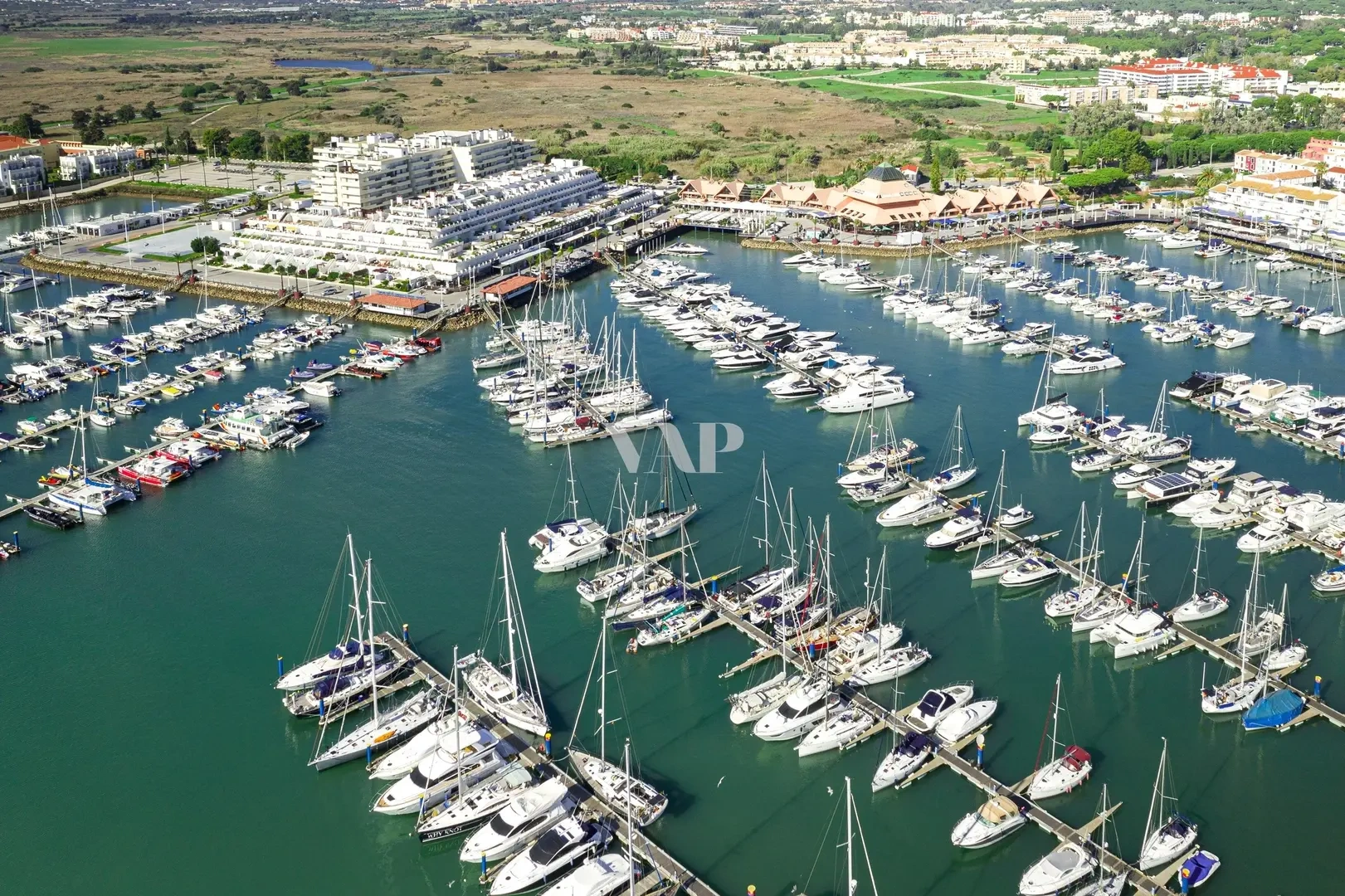 Sea view houses and apartments for sale in Vilamoura | Meretdemeures.com