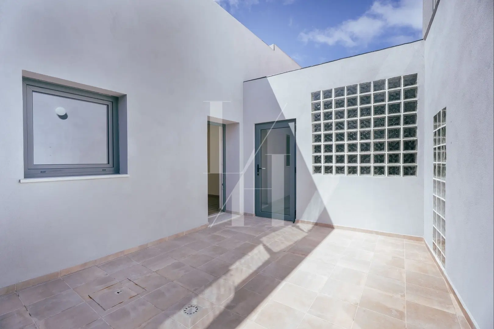 1 - house for sale in quelfes algarve portugal