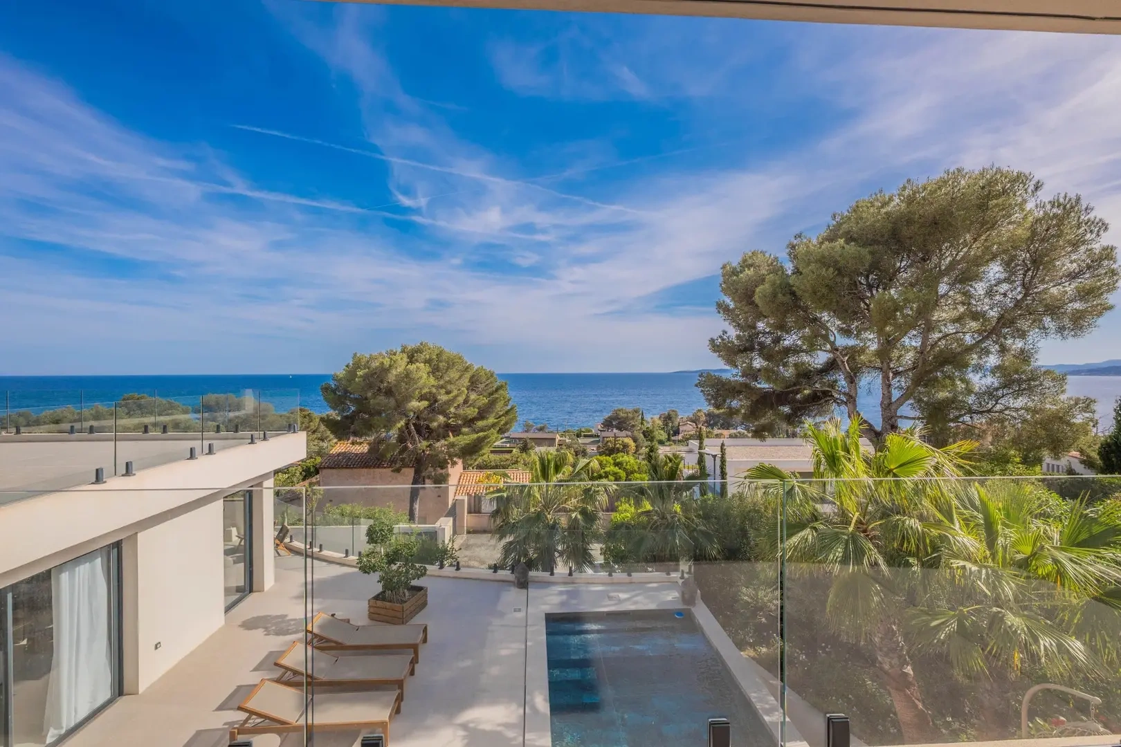 2 - sea view house for sale in les issambres var france