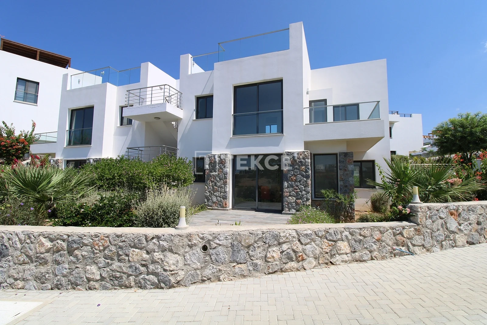 2 - venta apartamento frente al mar girne kyrenia chipre
