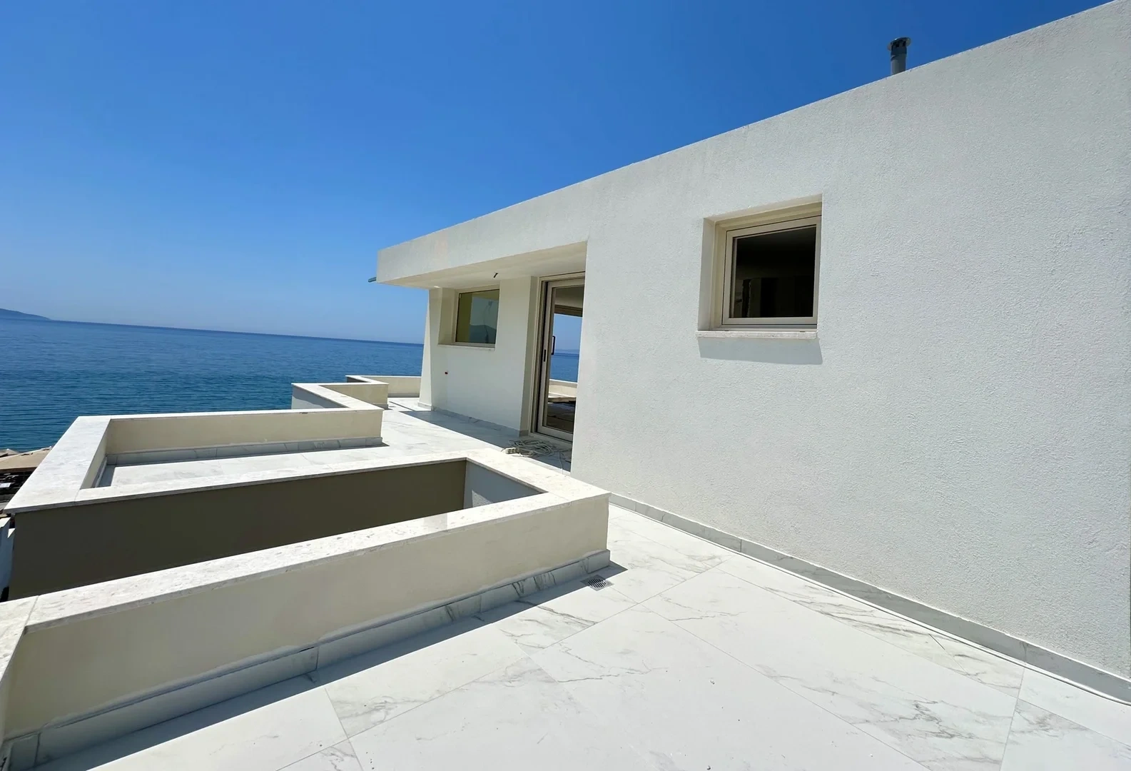 1 - vente appartement pieds dans l'eau kalamáta péloponnèse grèce
