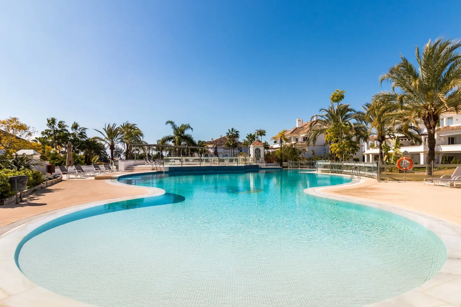Apartamento con piscina