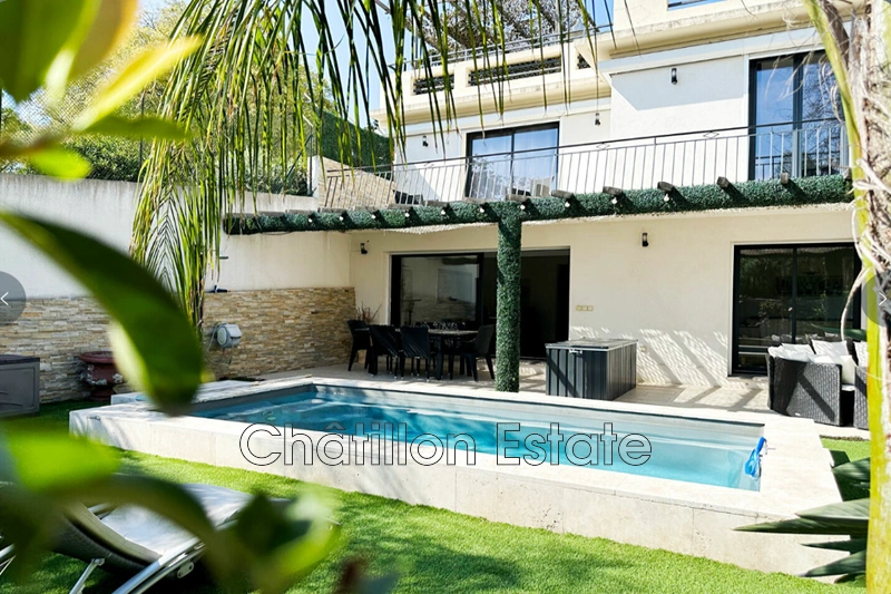 Casa vista al mar con piscina