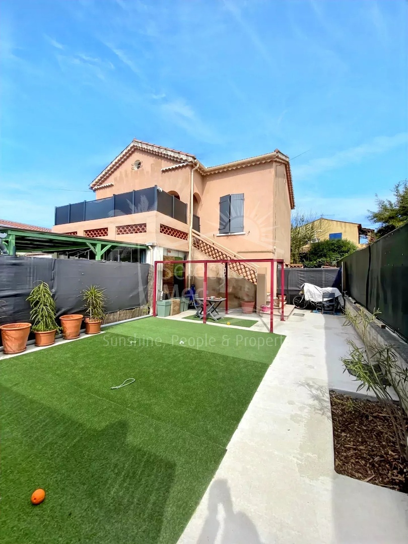 1 - beach walk house for sale in six fours les plages var france