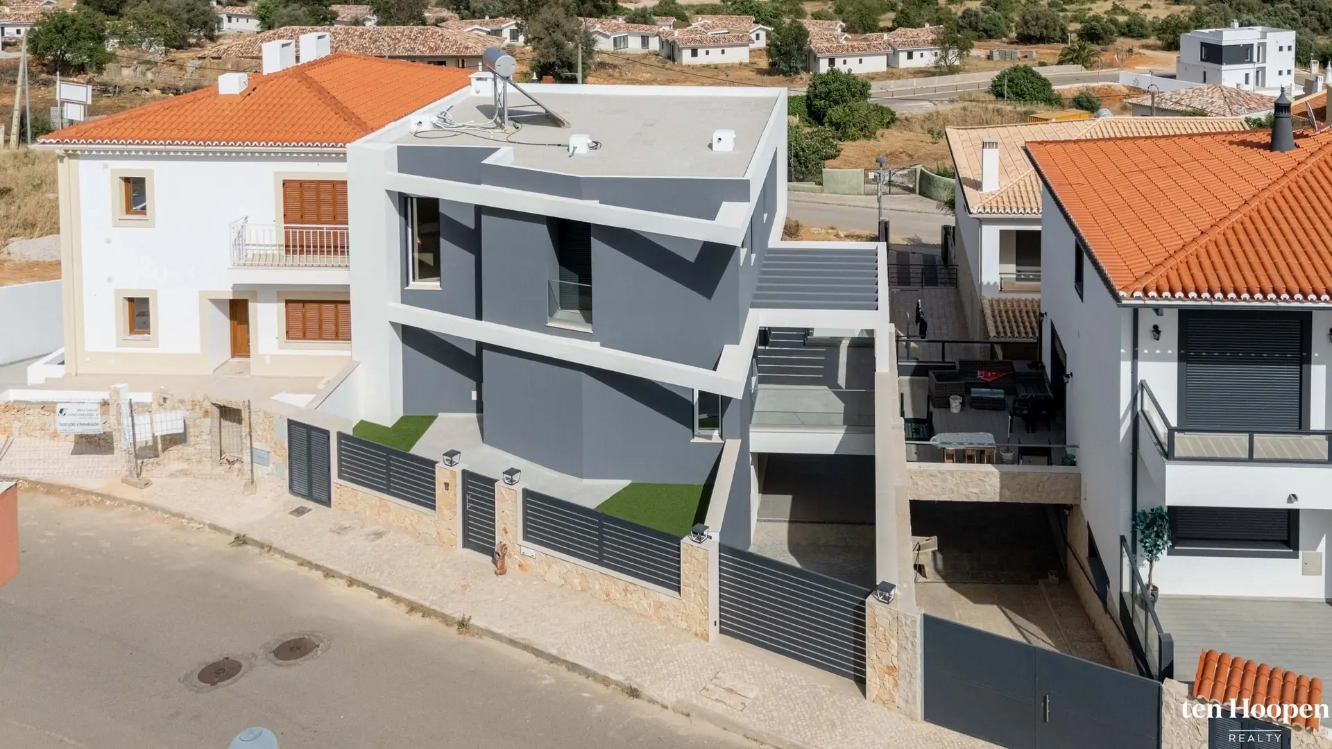 2 - house for sale in mexilhoeira grande algarve portugal