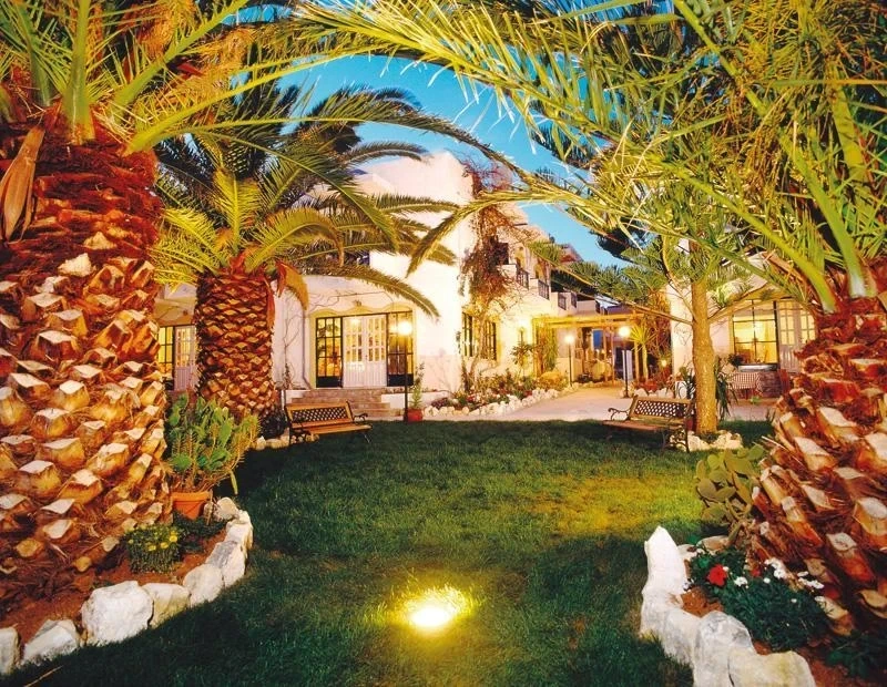 2 - vendita commercio fronte mare koutsourás creta grecia