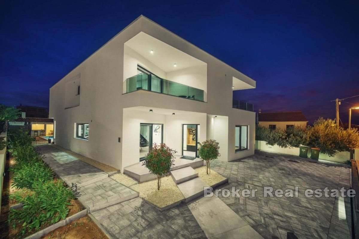 2 - venta casa a pie de playa vodice šibenik-knin croacia