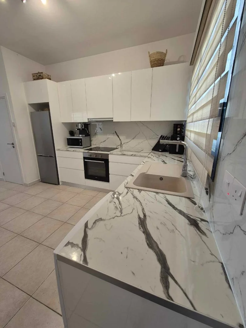 2 - venta casa a pie de playa paphos pafos chipre