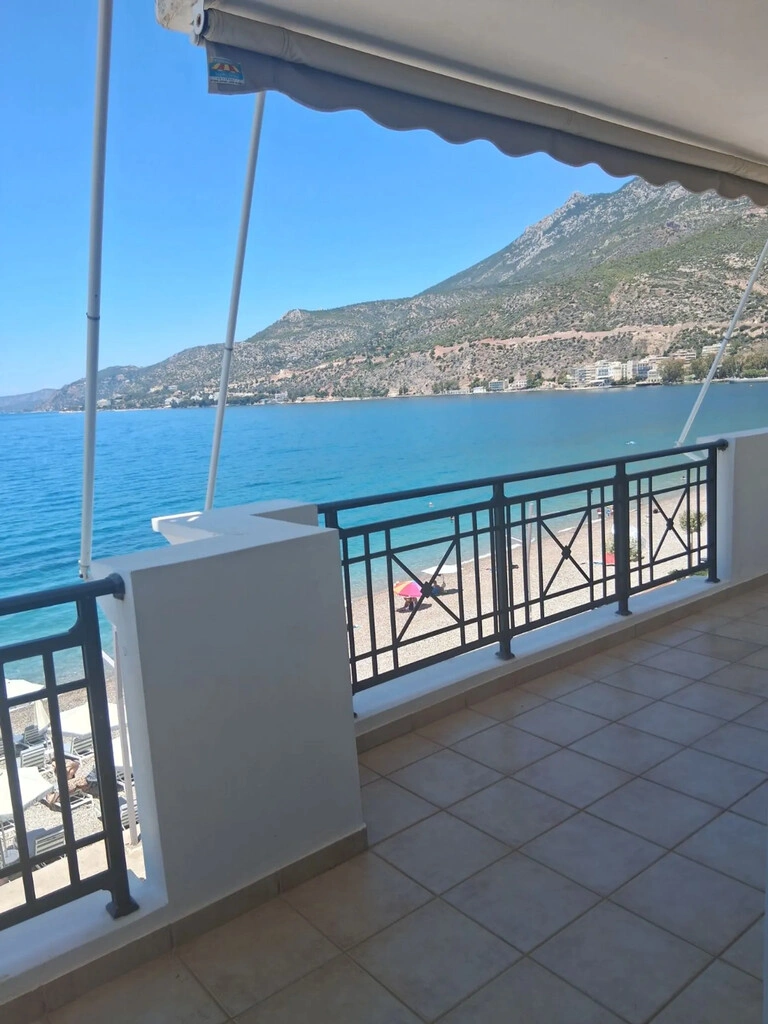 1 - vente appartement pieds dans l'eau loutráki crète grèce