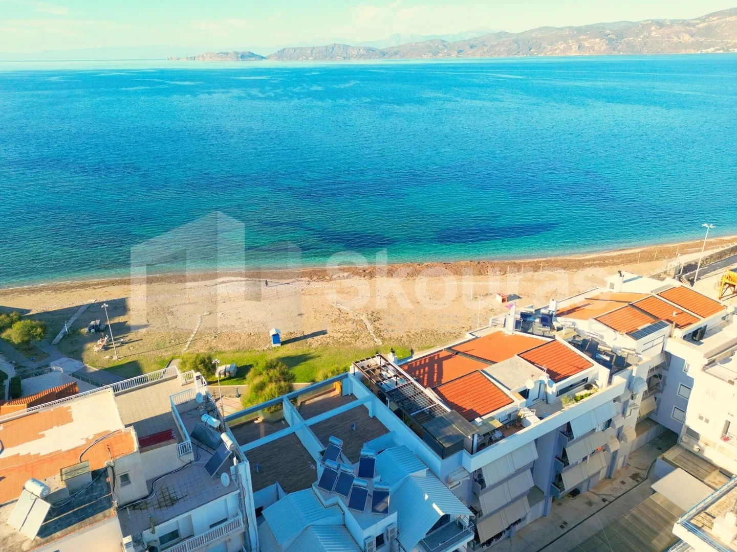 2 - venda apartamento frente ao mar kórinthos peloponeso grécia