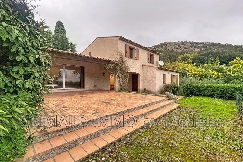 Casa vista al mar con piscina