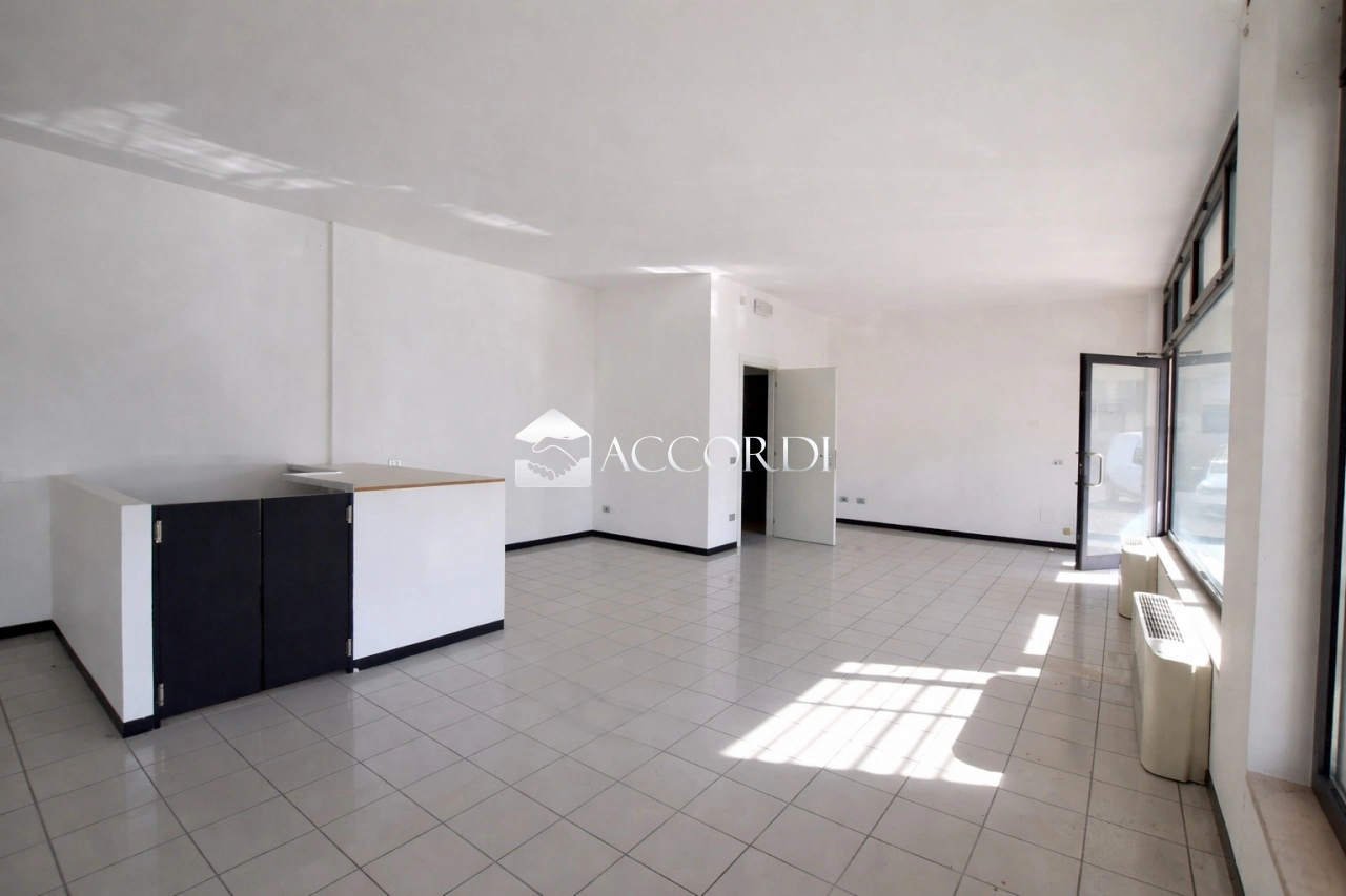 2 - venta comercio montebelluna véneto italia