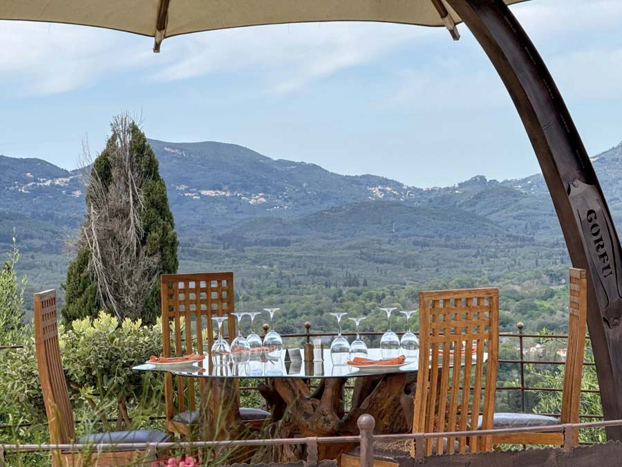 1 - vente propriété chlomatianá îles ioniennes grèce