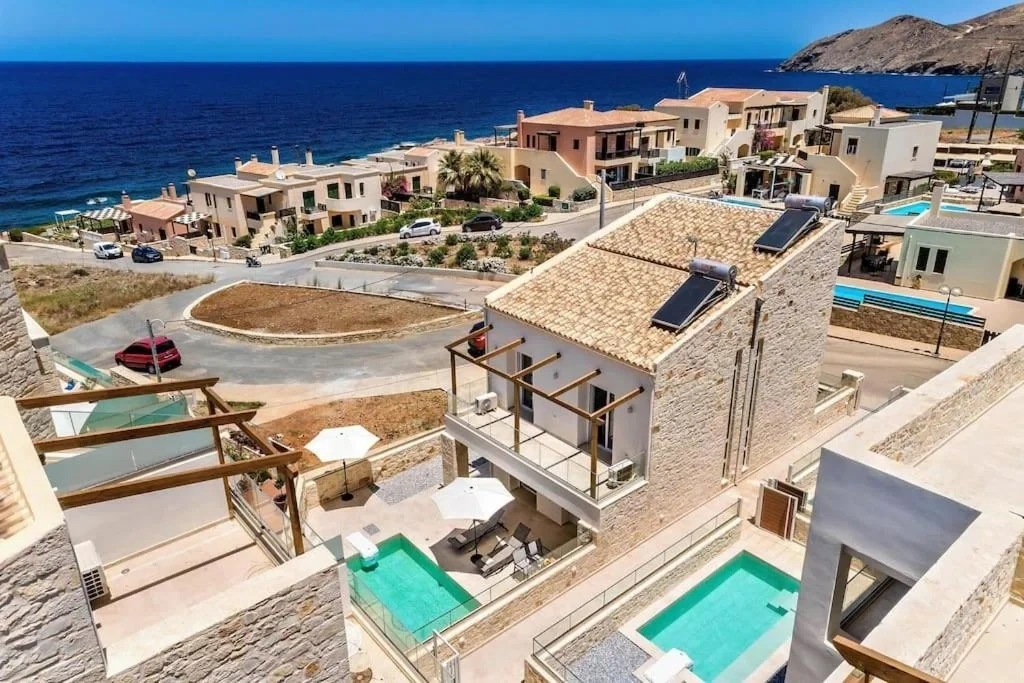 Casa vista al mar con piscina