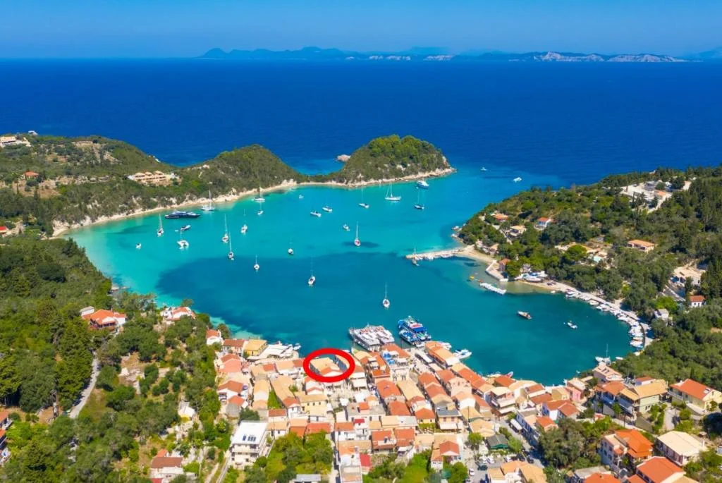 1 - vente maison pieds dans l'eau lákka îles ioniennes grèce