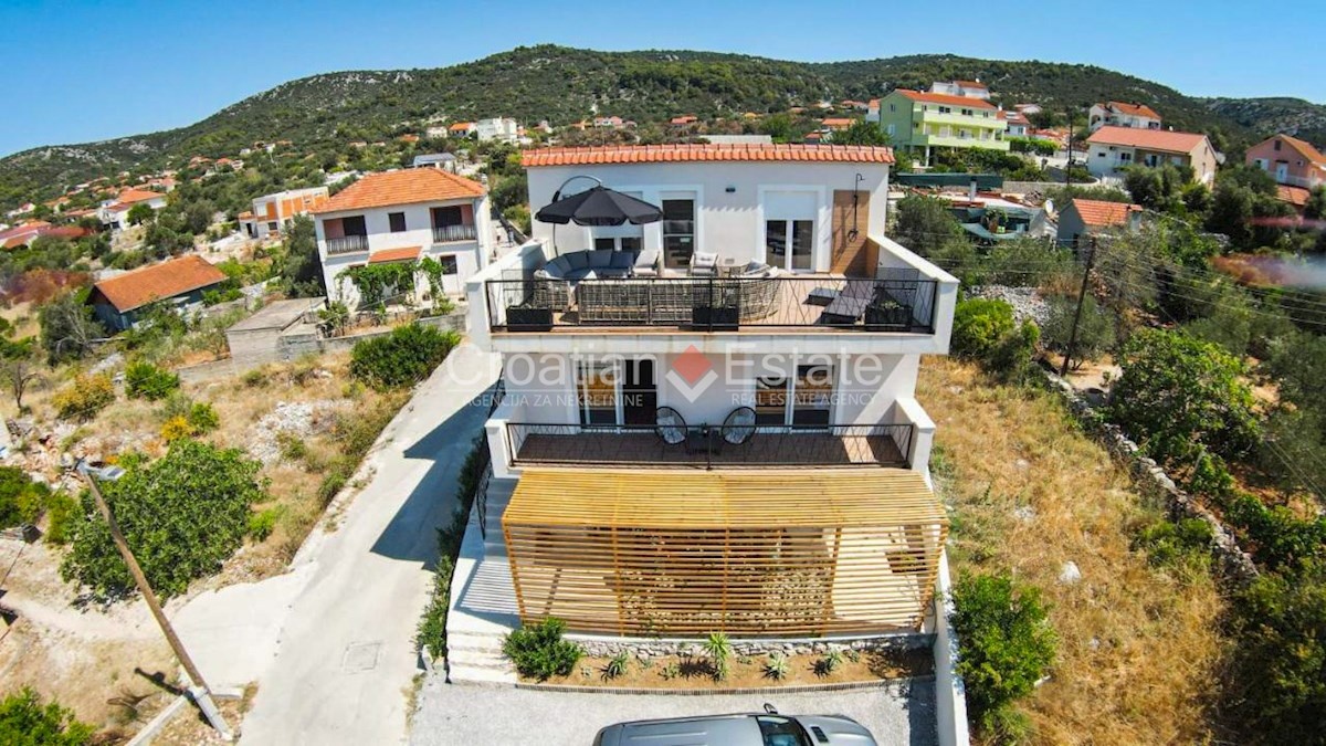 Sea view house for sale