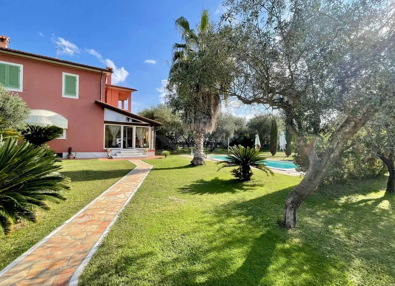 1 - venta casa seravezza toscana italia