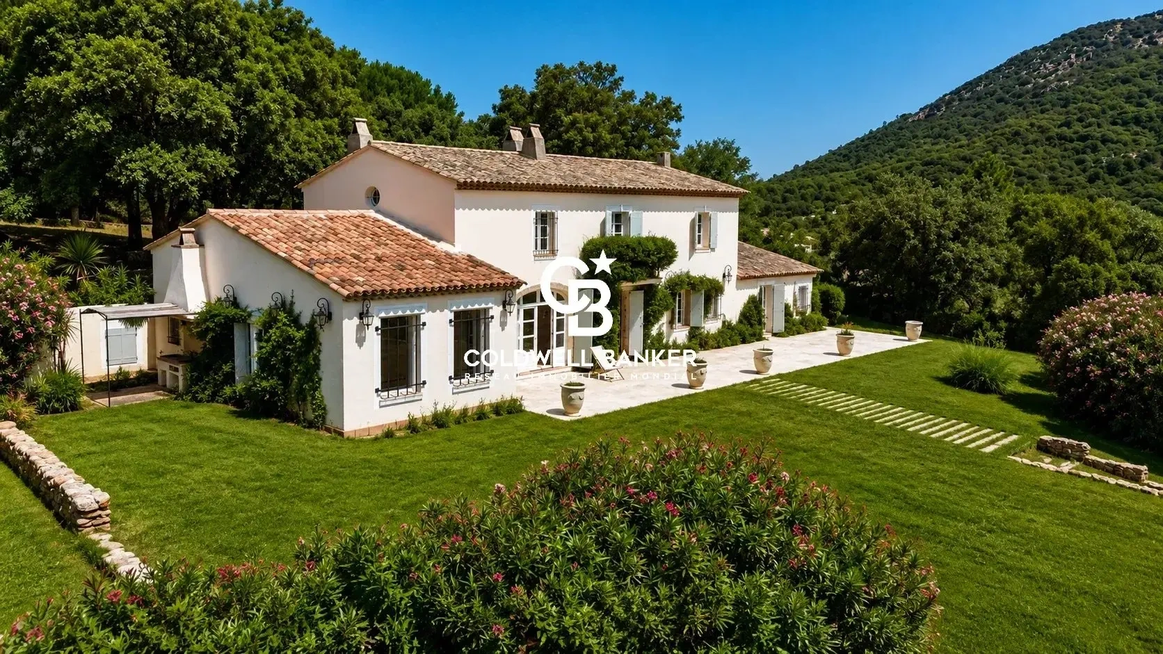 2 - venta casa grimaud var francia