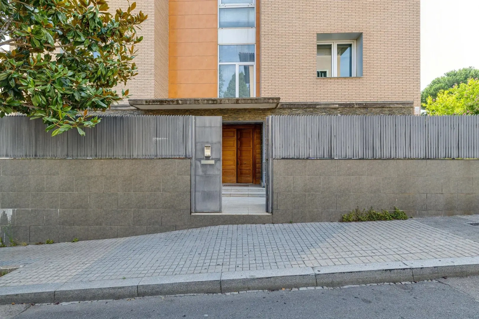 2 - house for sale in barcelona catalonia spain