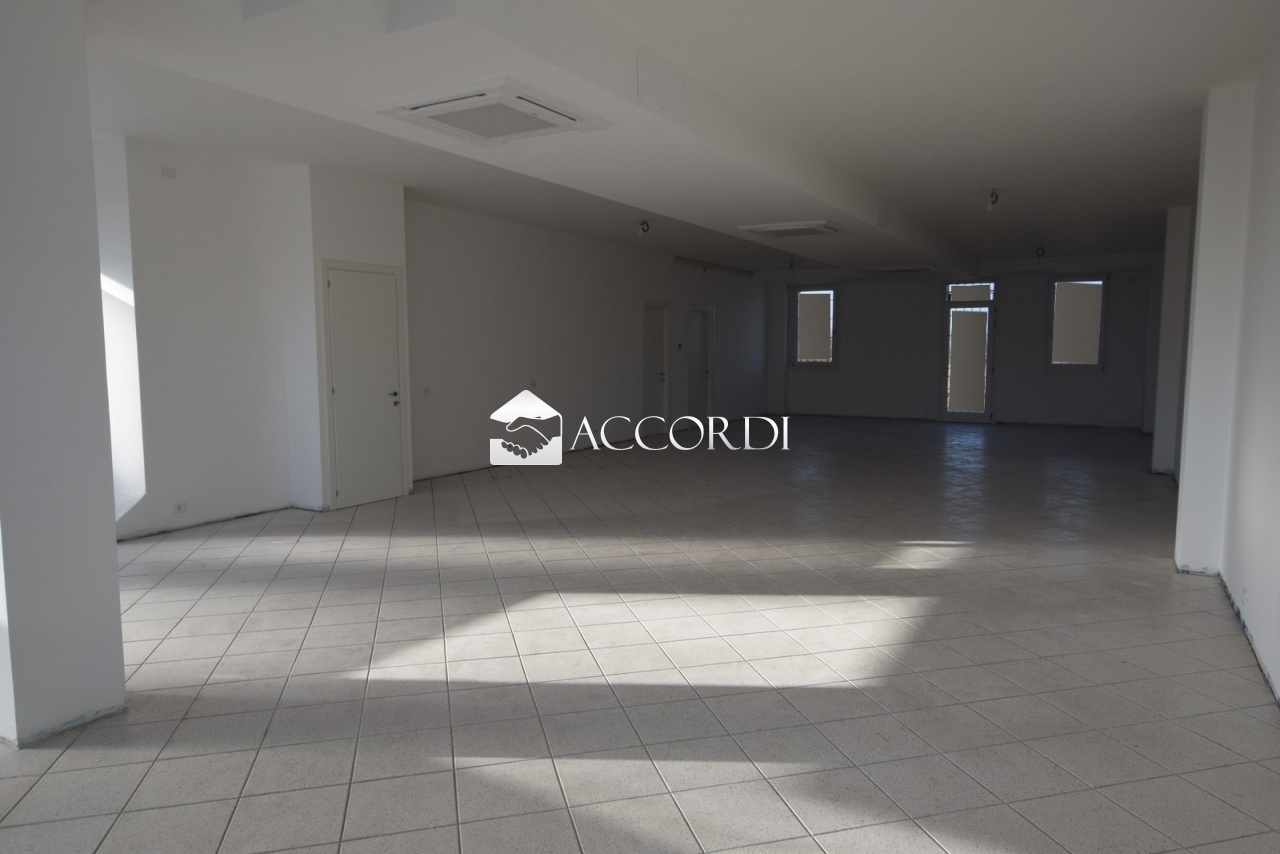 2 - venta comercio altivole véneto italia