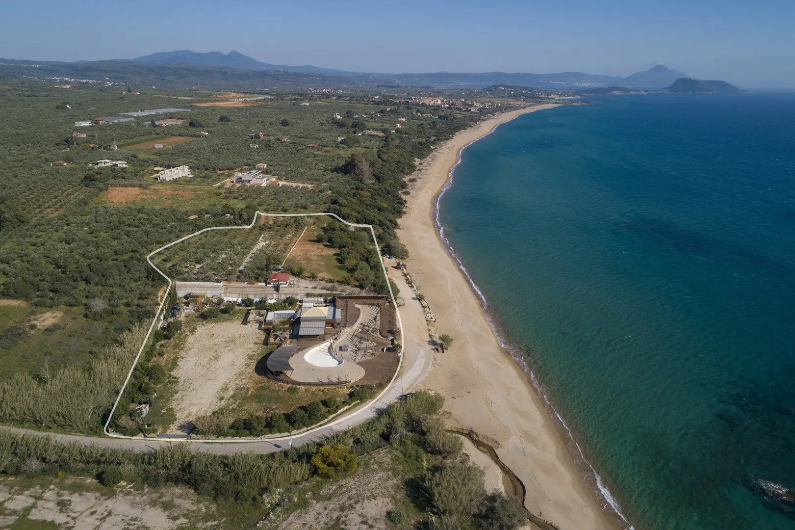 2 - venda espaço comercial frente ao mar gargaliánoi peloponeso grécia