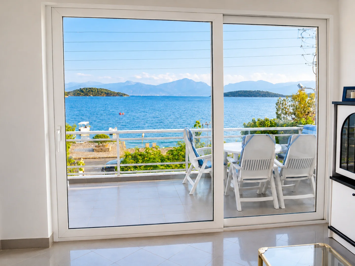 2 - vente appartement pieds dans l'eau spilia grèce centrale grèce