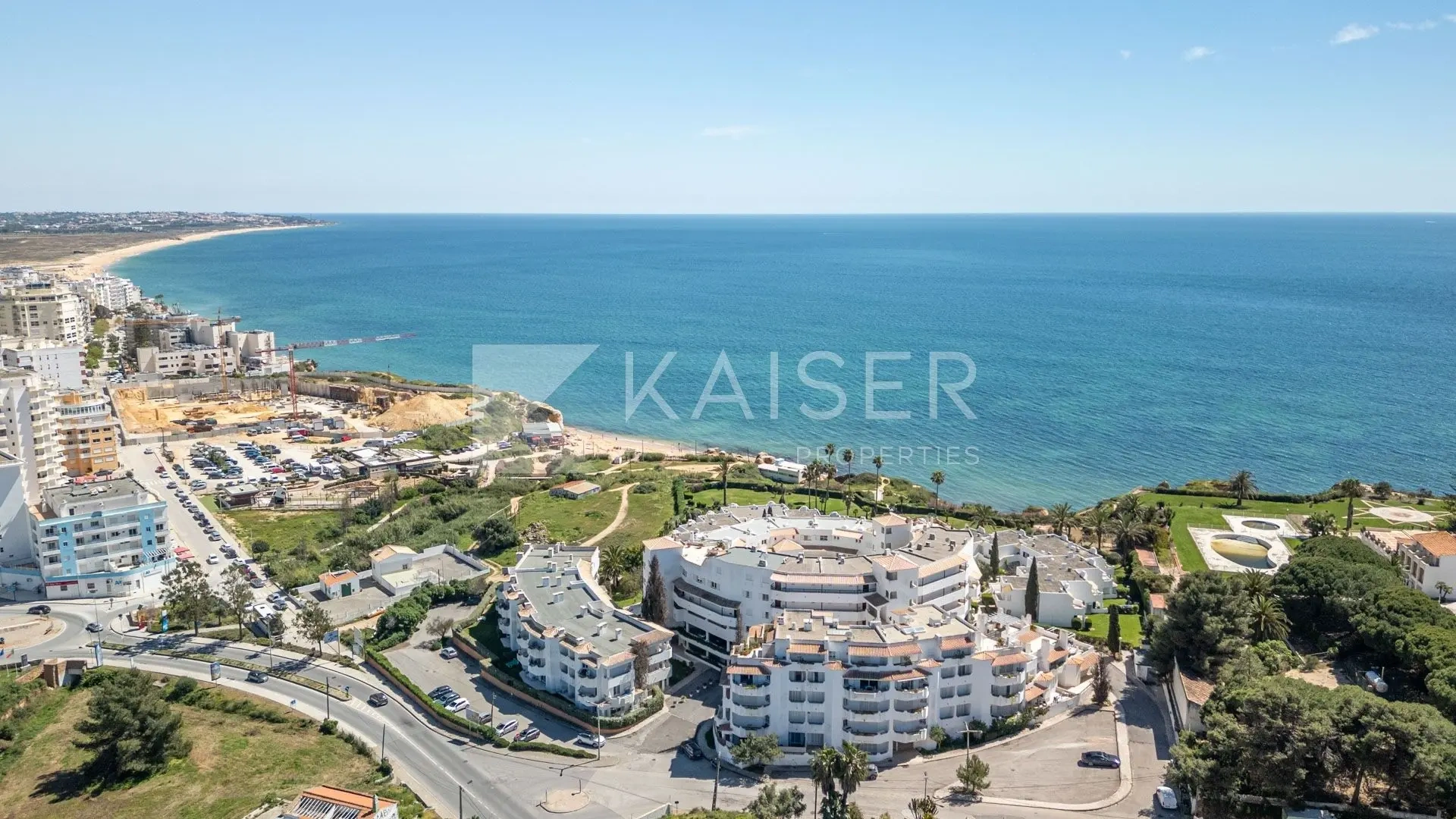 2 - verkoop appartement aan het water porches algarve portugal