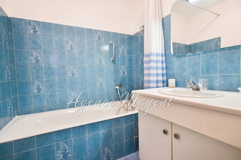 2 - apartment for sale in golfe juan alpes-maritimes france
