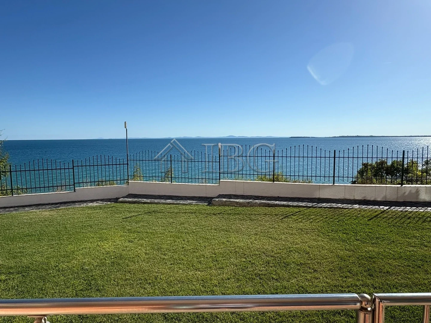 1 - vente appartement pieds dans l'eau sveti vlas burgas bulgarie