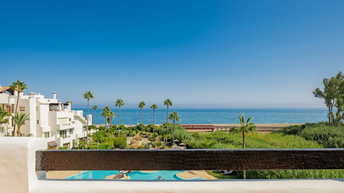 2 - verkauf wohnung direkt am wasser estepona - costa del sol andalusien spanien