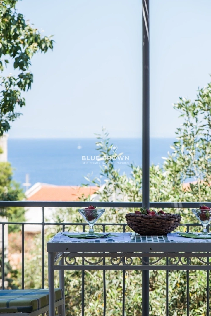 2 - vente maison pieds dans l'eau palaia fokaia attique grèce