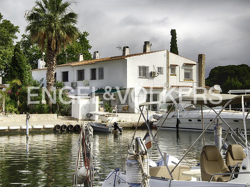 2 - vente maison pieds dans l'eau roses catalogne espagne