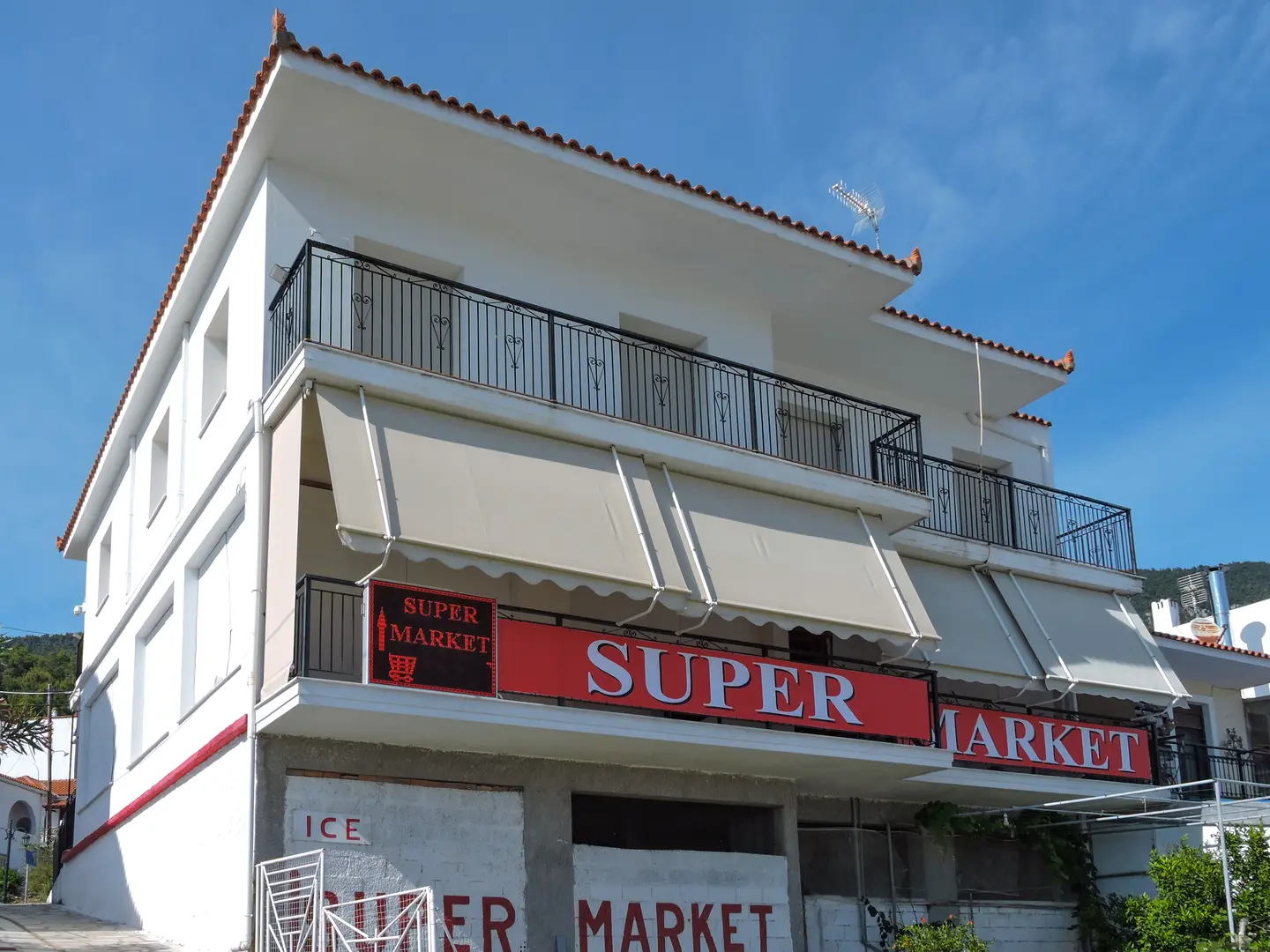 2 - venda espaço comercial frente ao mar escópelo - espórades tessália grécia