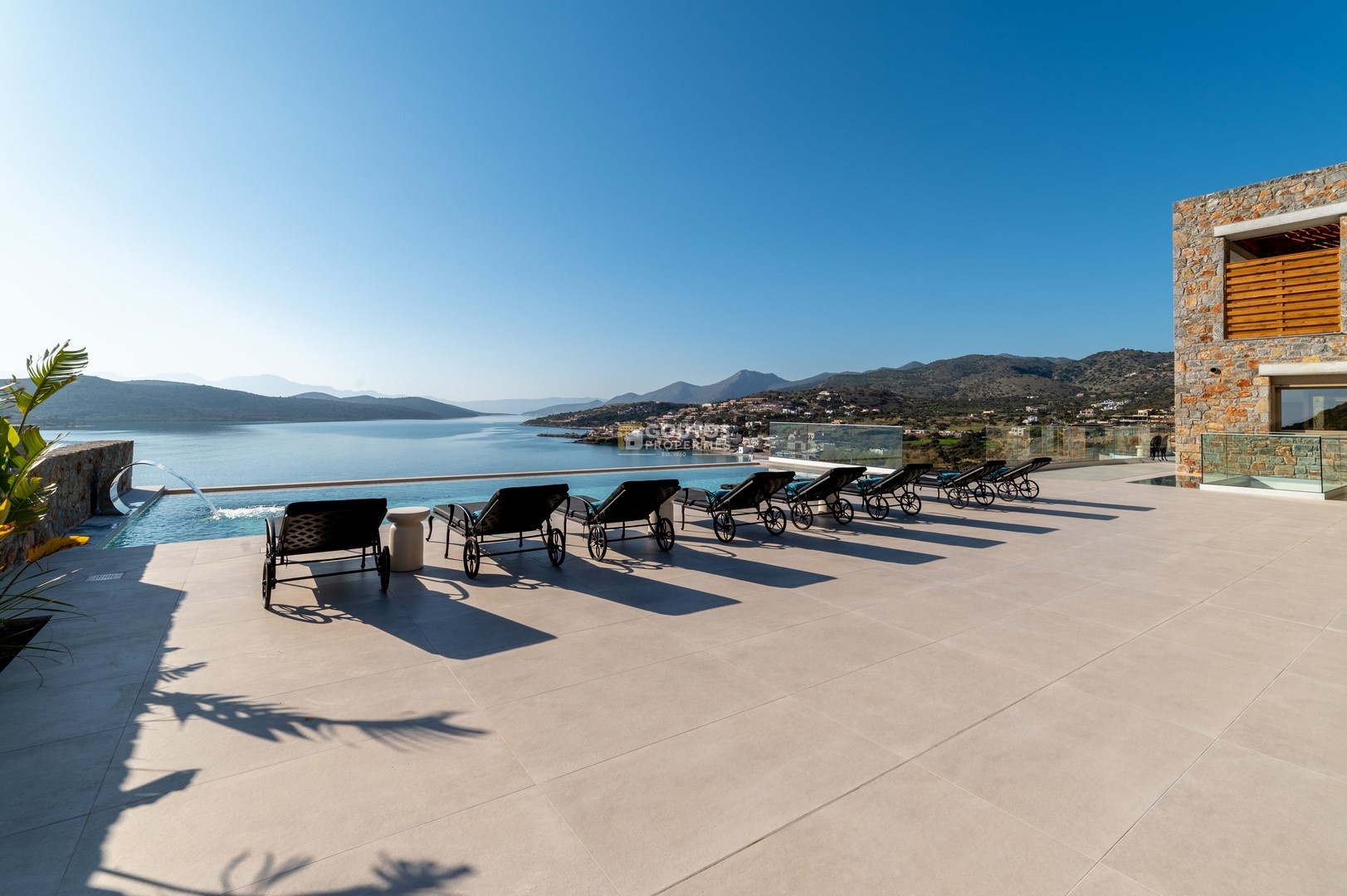 2 - venta casa frente al mar pláka creta grecia