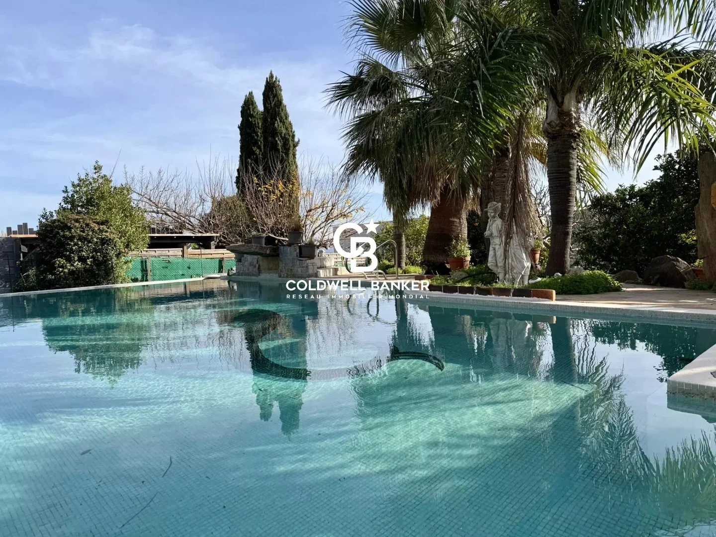 Casa vista al mar con piscina