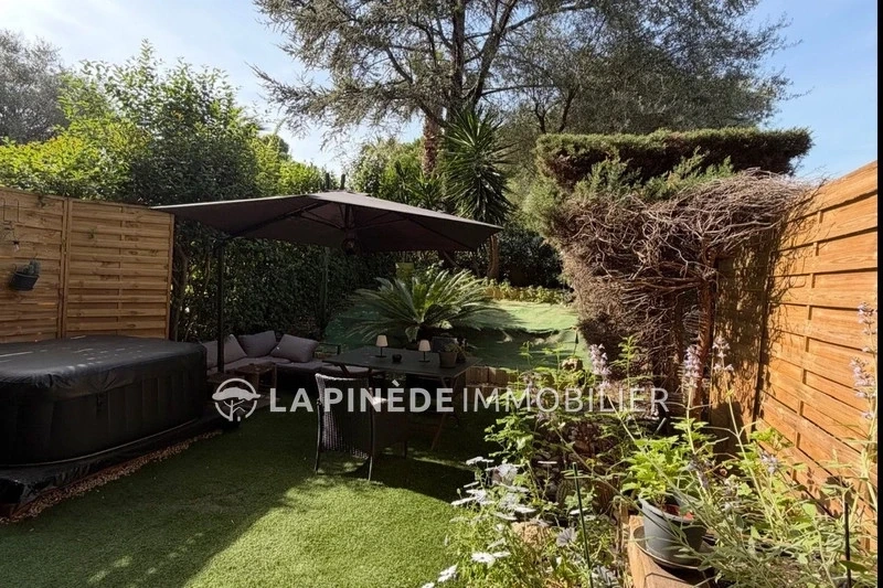1 bedroom beach walk apartment with terrace