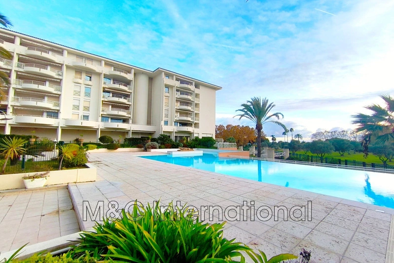 Apartamento a pie de playa con piscina