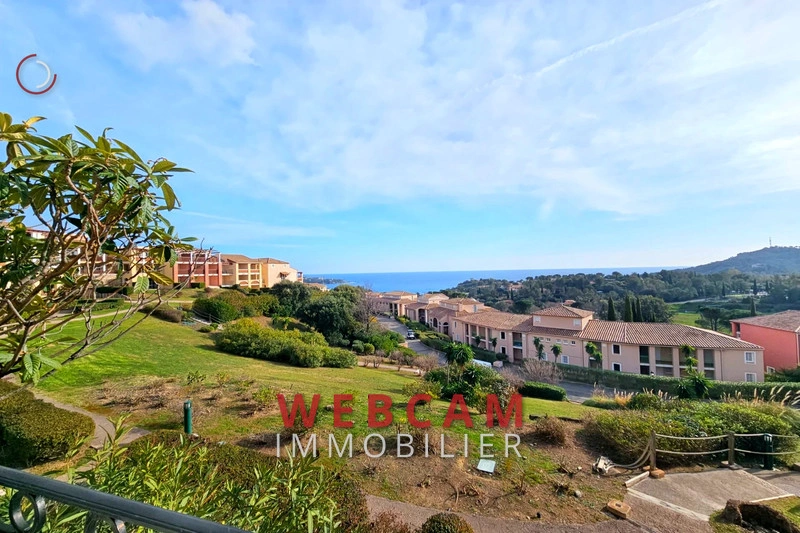 Apartamento vista al mar con piscina