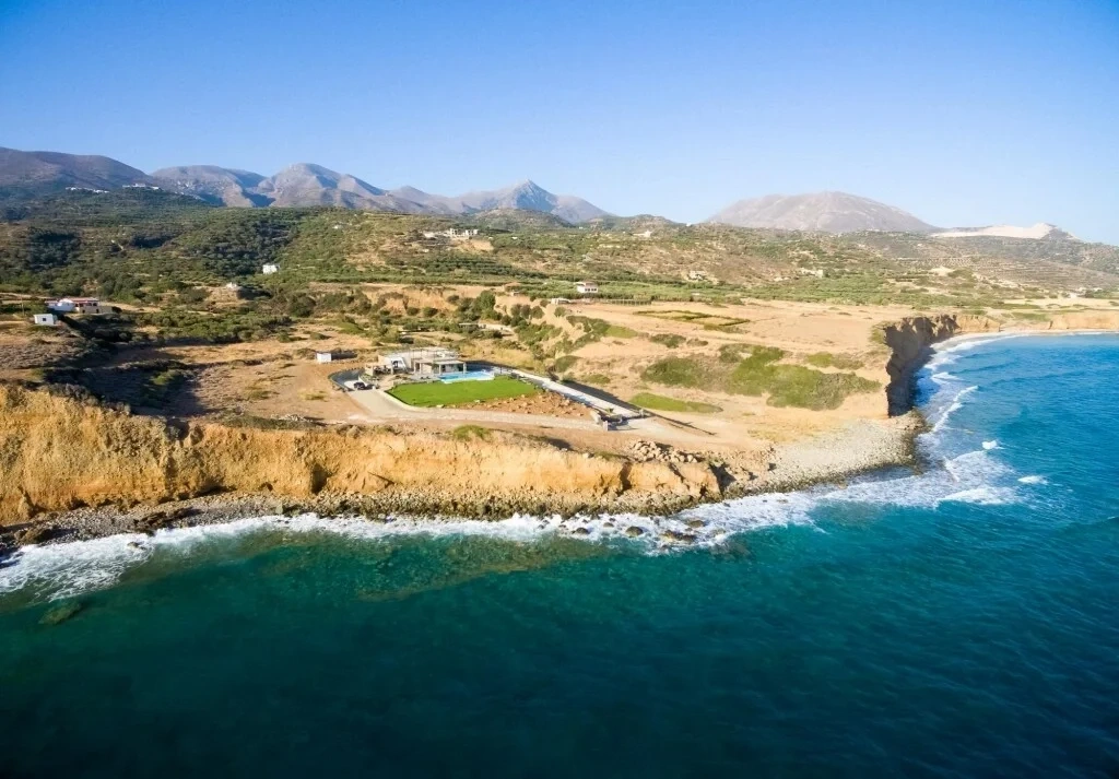 1 - vente maison pieds dans l'eau mókhlos crète grèce