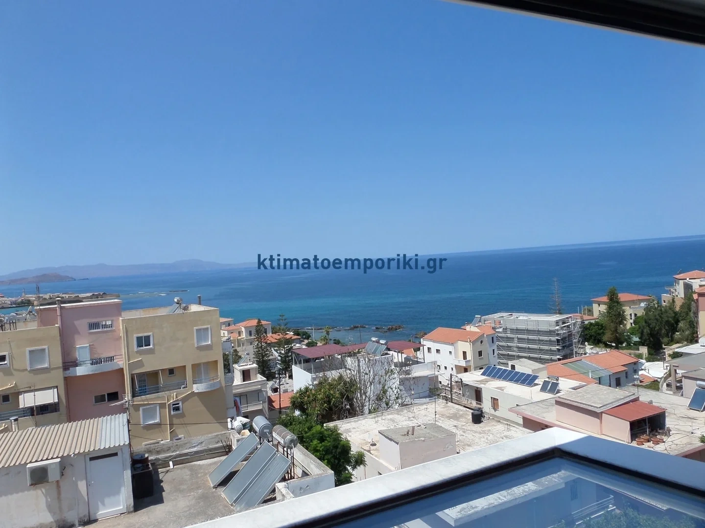 Appartement pieds dans l'eau avec piscine
