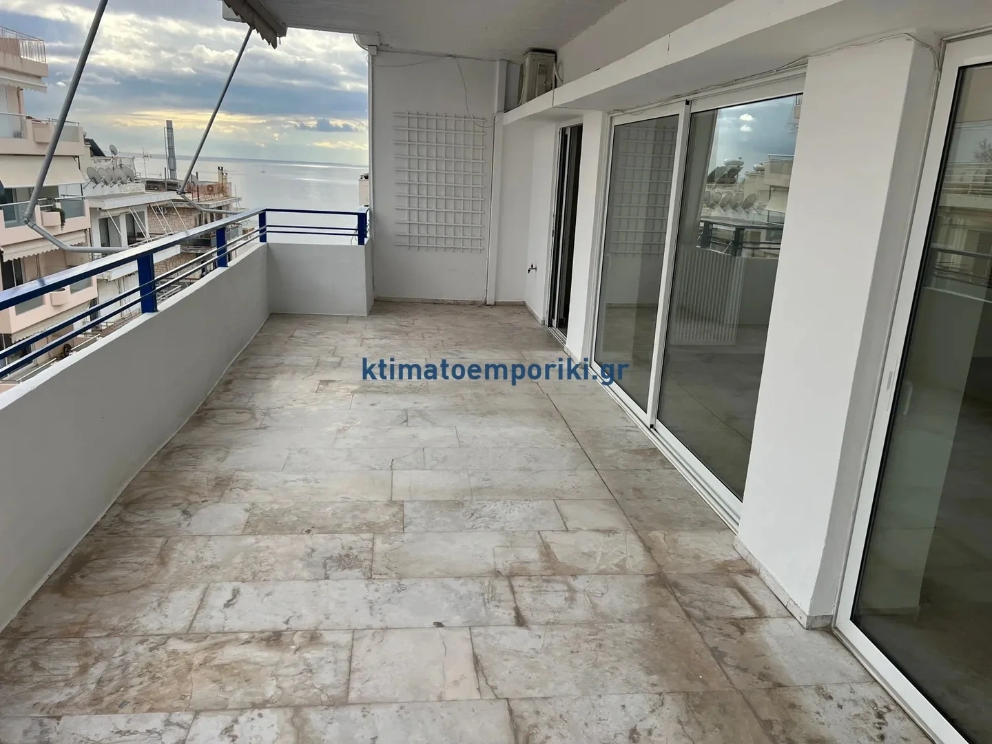 1 - vente appartement pieds dans l'eau piraeus attique grèce
