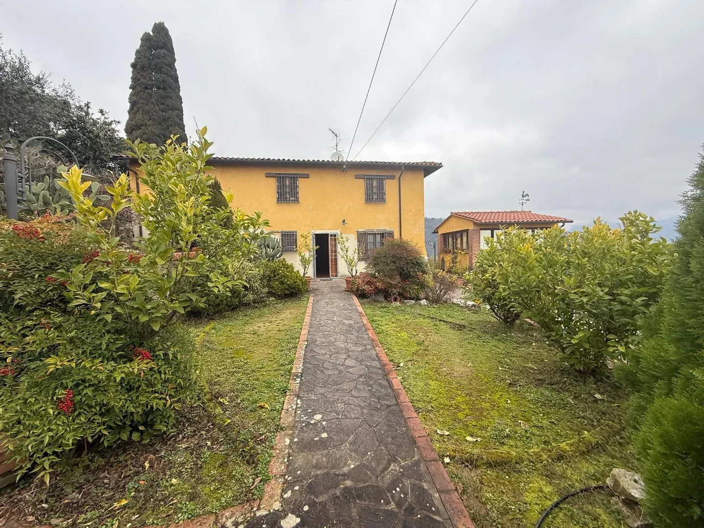 1 - estate for sale in pescia tuscany italy