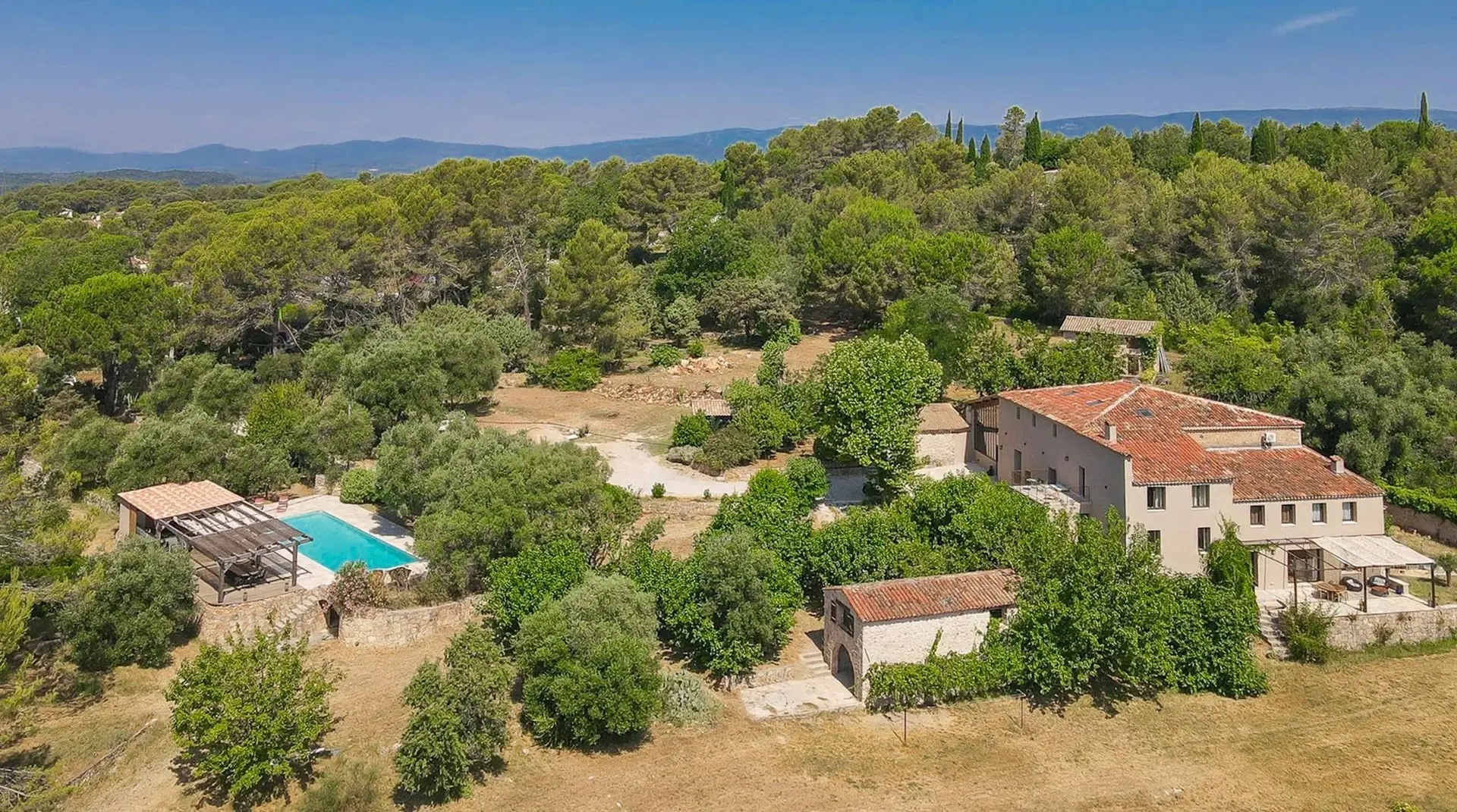 1 - vente villa bagnols-en-forêt var france