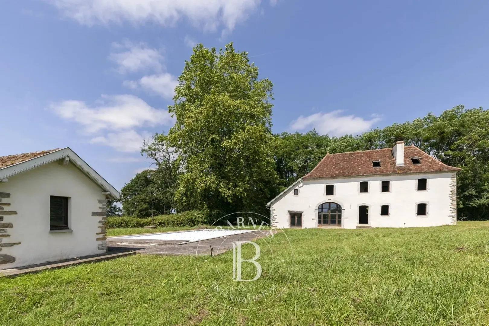 1 - estate for sale in sauveterre-de-béarn pyrénées-atlantiques - côte basque france