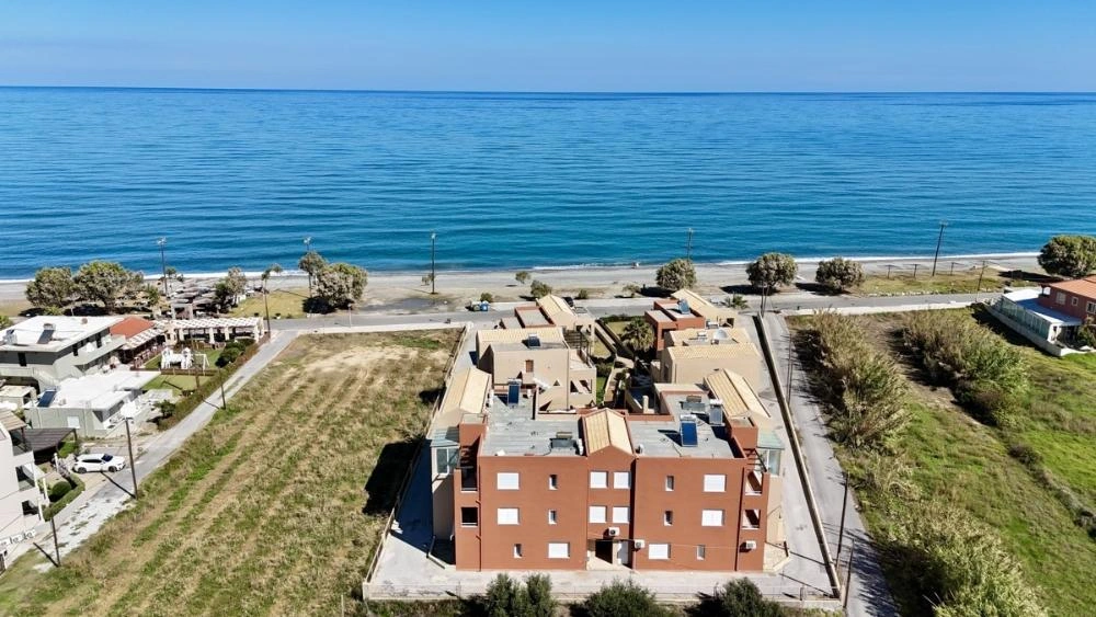 2 - vendita casa fronte mare platanias creta grecia