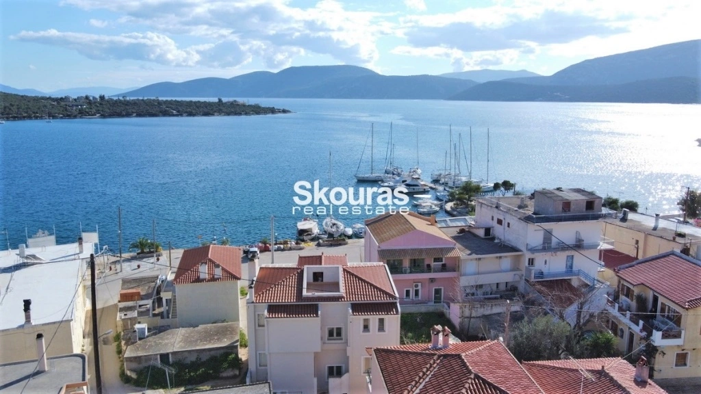 2 - vente maison pieds dans l'eau kórfos péloponnèse grèce