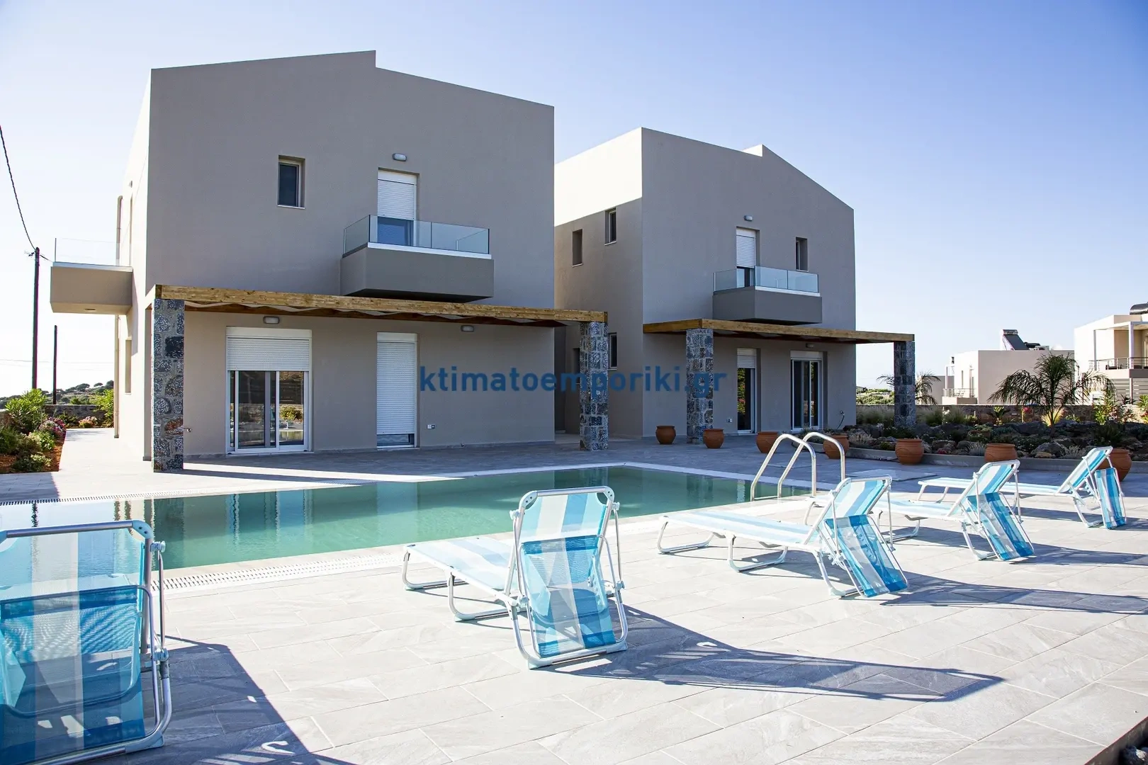 2 - vente maison pieds dans l'eau agios nikolaos crète grèce