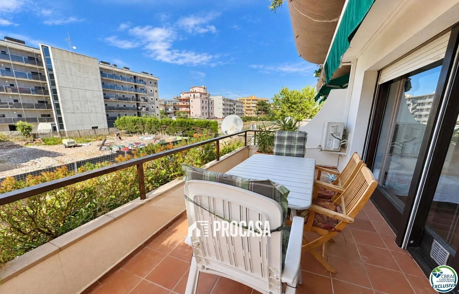 2 - vente appartement pieds dans l'eau roses catalogne espagne