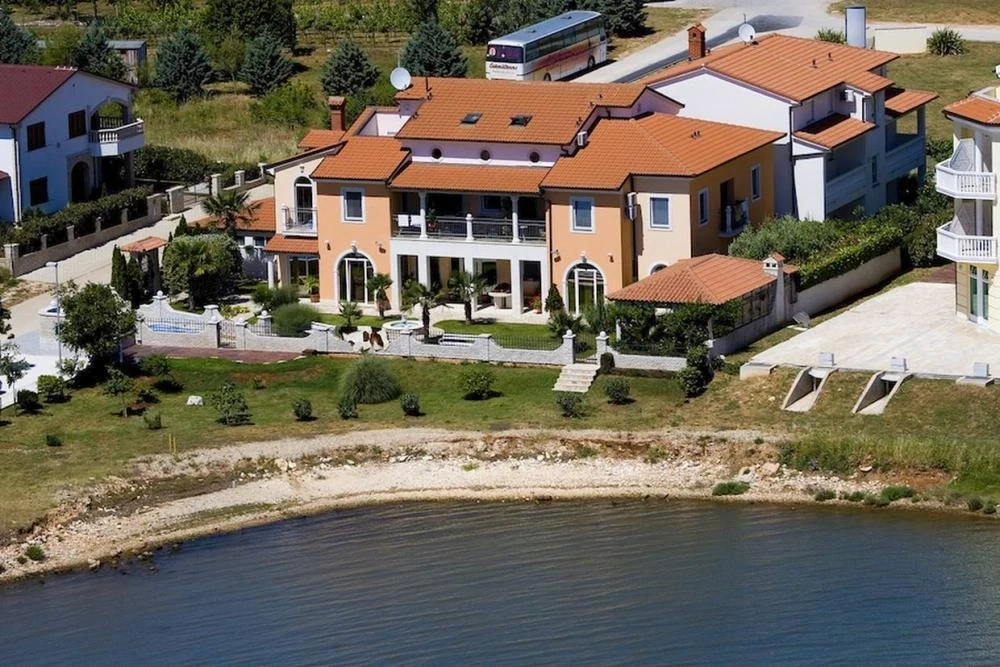1 - vendita commercio fronte mare medulin istria croazia
