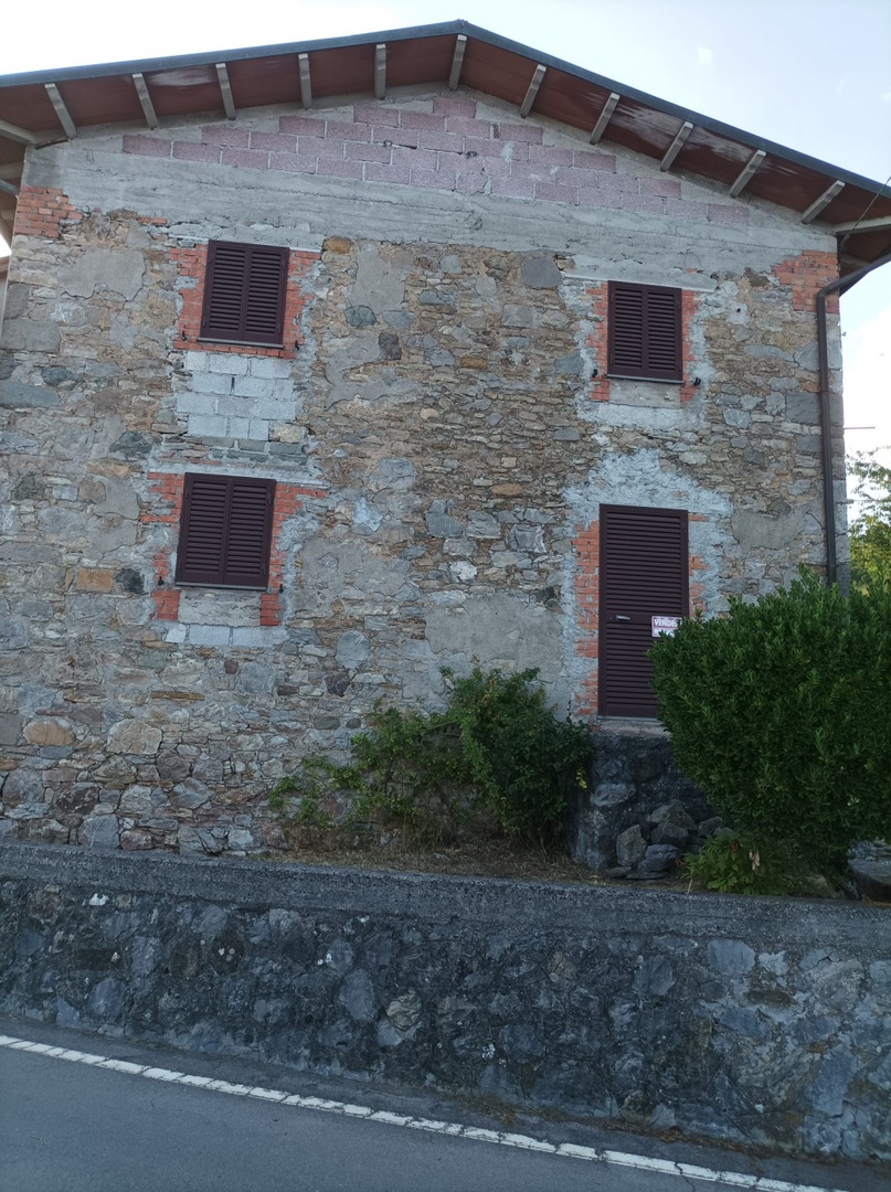 Villages et quartiers à risque d'abandon - Firenze University Press, image size:807x1080